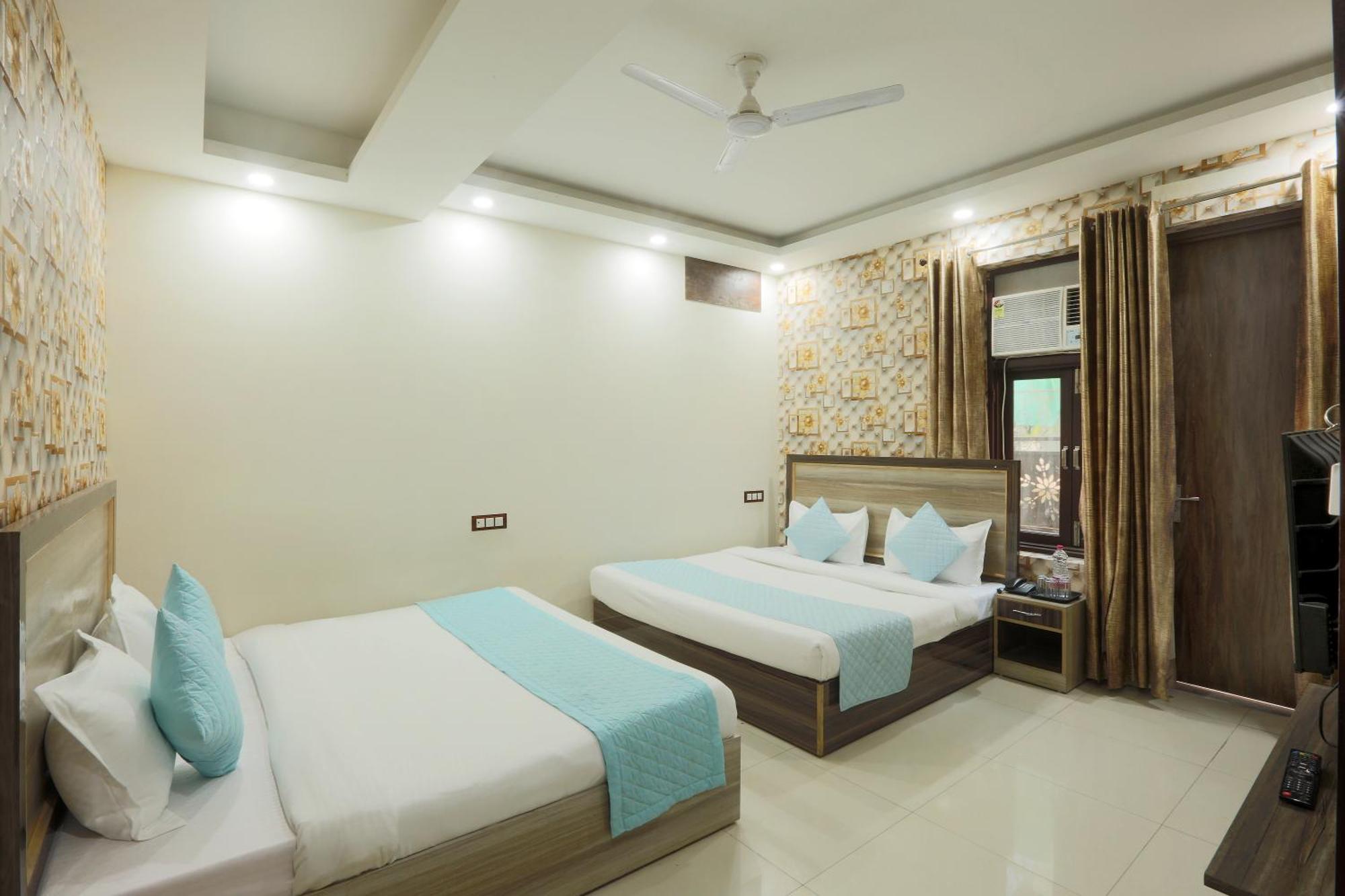 Oaks Inn Plaza Delhi Airport Нью-Дели Экстерьер фото