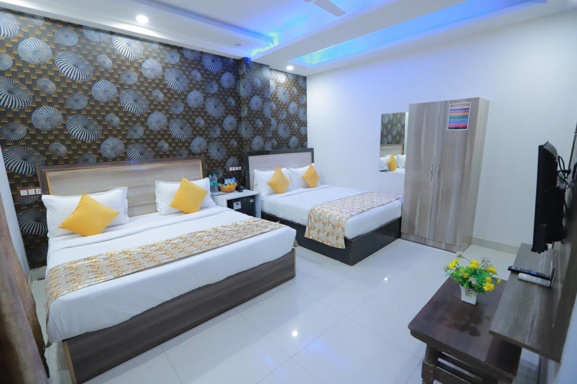 Oaks Inn Plaza Delhi Airport Нью-Дели Экстерьер фото